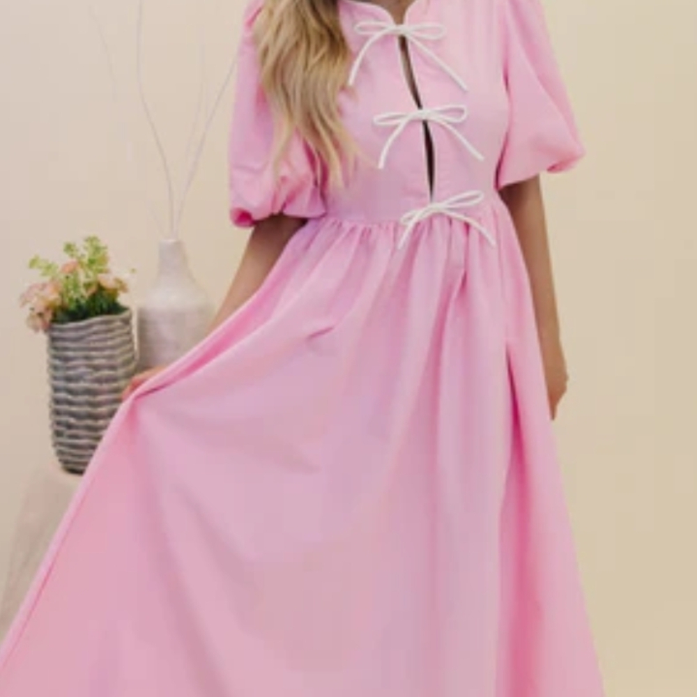 Elegant Pink Dress with Bow Details
